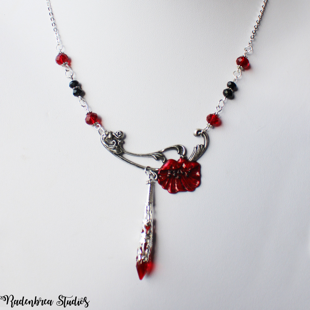 Poppy necklace in Silver Pic 1